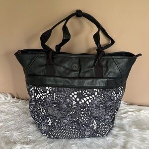 {Lululemon} Everything Tote Bag in Black / Pretty Lace White Black